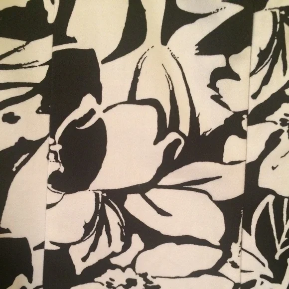 Black and white Dress - Picture 2 of 3